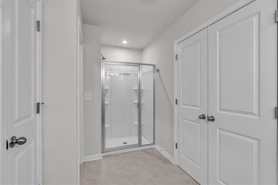 Spacious, unfurnished interior of a new home in Sweetlake Grove, Mableton (Image 12).