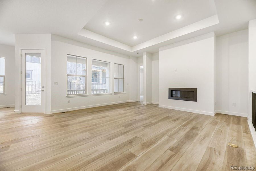 Spacious, unfurnished interior of a new home in Red Rocks Ranch, Morrison (Image 7).