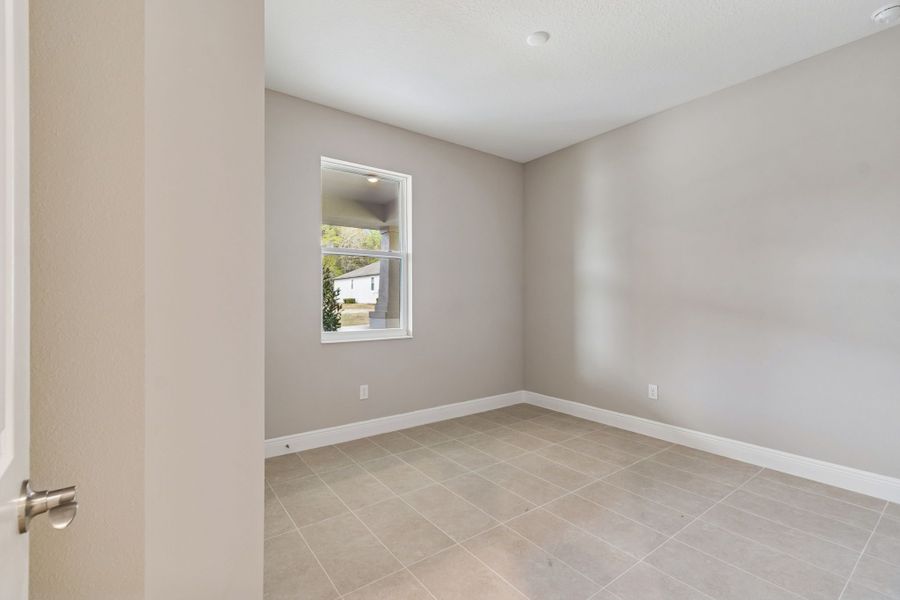 Spacious, unfurnished interior of a new home in Southern Hills Plantation, Brooksville (Image 41).