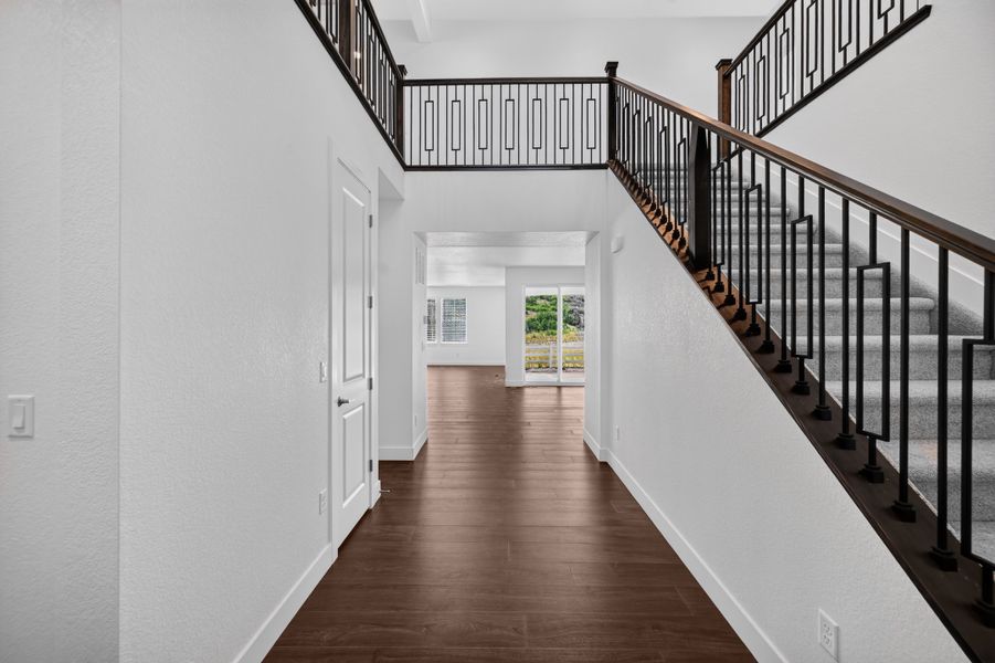Spacious, unfurnished interior of a new home in Macanta, Castle Rock (Image 23). Spacious, unfurnished interior of a new home in Macanta, Castle Rock (Image 23).