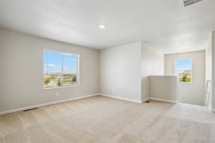 Spacious, unfurnished interior of a new home in , Severance (Image 17).