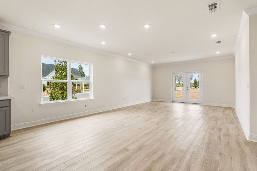 Spacious, unfurnished interior of a new home in Natureview, Freeport (Image 25).