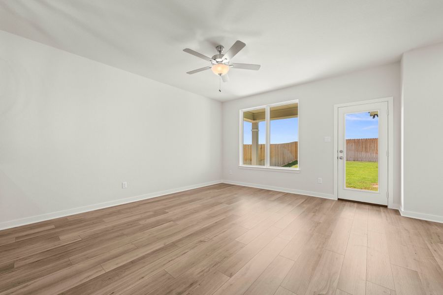 Spacious, unfurnished interior of a new home in The Reserve at Turnbo Ranch, Killeen (Image 10).