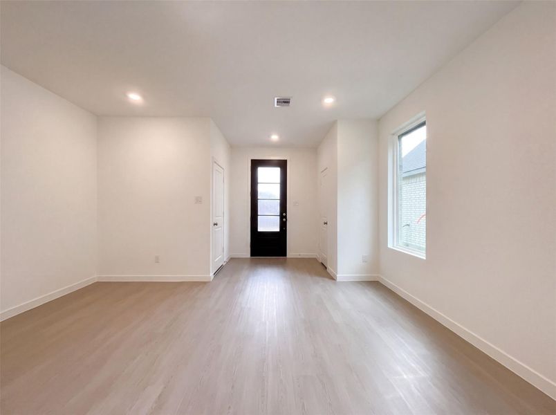 Spacious, unfurnished interior of a new home in Binford Creek, Waller (Image 8). Spacious, unfurnished interior of a new home in Binford Creek, Waller (Image 8).