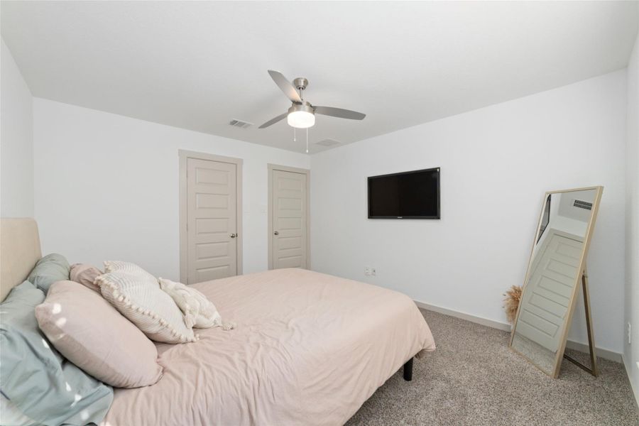 Furnished interior view inside a new home in Parks Edge, Missouri City (Image 10).