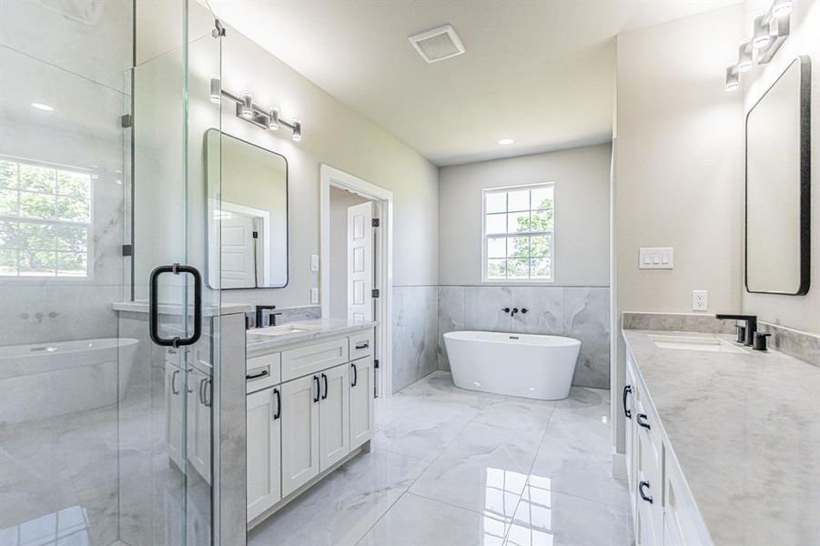 Furnished interior view inside a new home in , Alvarado (Image 13).