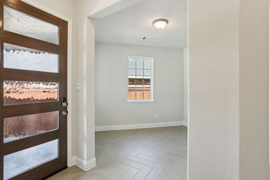 Spacious, unfurnished interior of a new home in Woodhavyn 40', Magnolia (Image 16).