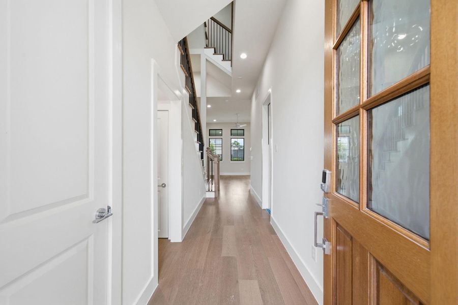 Spacious, unfurnished interior of a new home in Spring Valley Creek, Houston (Image 35).