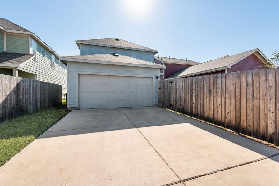 Exterior details and patio area of a home in Enchanted Bay, Fort Worth (Image 17). Exterior details and patio area of a home in Enchanted Bay, Fort Worth (Image 17).