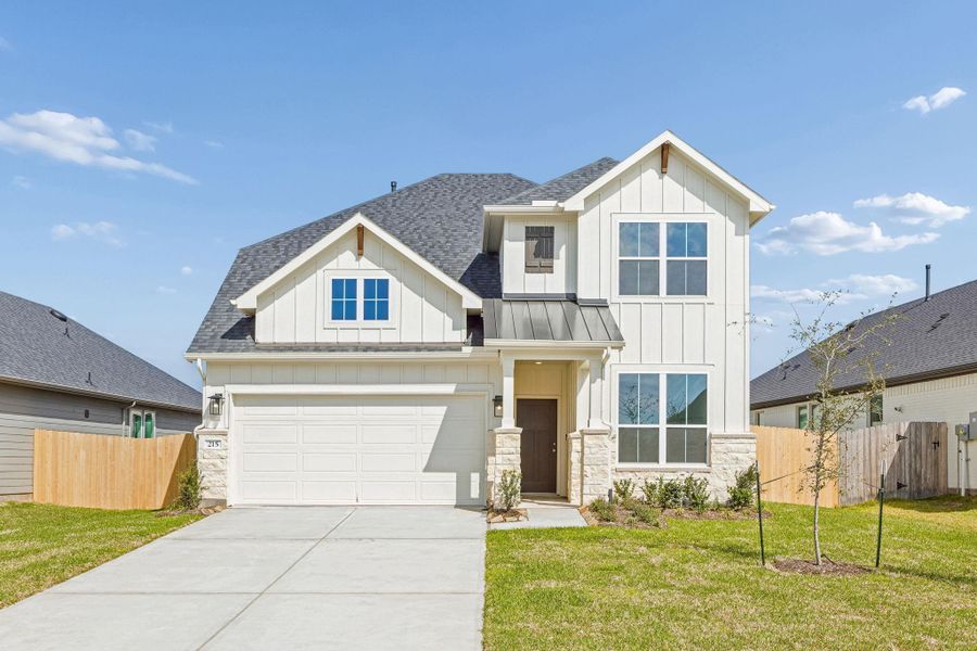 Front exterior of a new home in Montgomery Bend, Montgomery, TX, highlighting curb appeal (Image 2). Front exterior of a new home in Montgomery Bend, Montgomery, TX, highlighting curb appeal (Image 2).