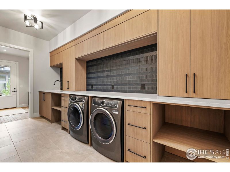 Washer/Dryer Included Washer/Dryer Included