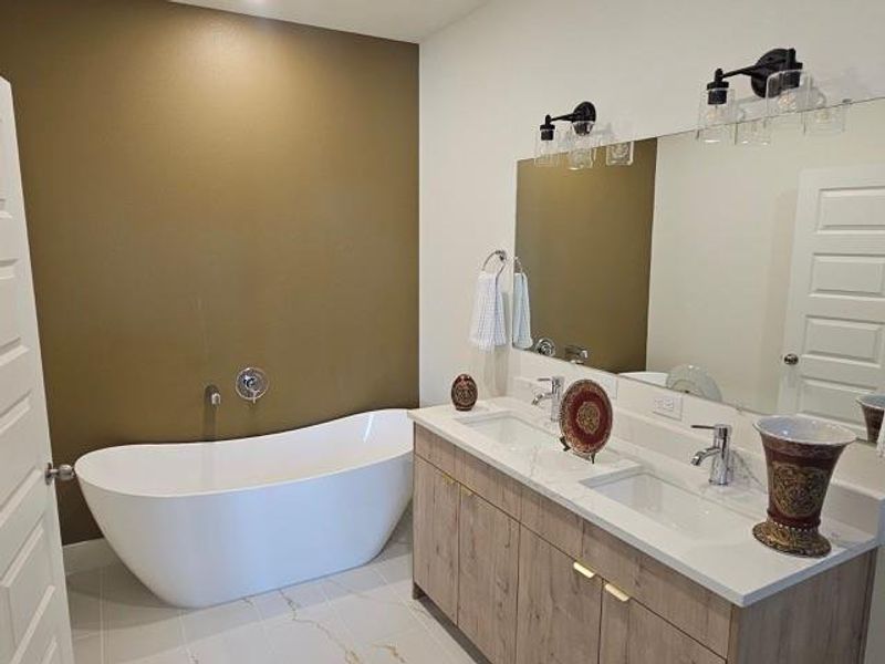 Accent wall in every luxury bathroom!