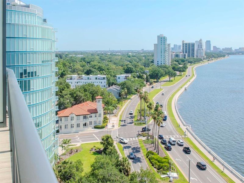 Condo located in Tampa, FL showcasing its design and architecture (Image 35). Condo located in Tampa, FL showcasing its design and architecture (Image 35).