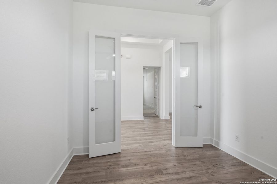 Spacious, unfurnished interior of a new home in Sienna Lakes, San Antonio (Image 24). Spacious, unfurnished interior of a new home in Sienna Lakes, San Antonio (Image 24).