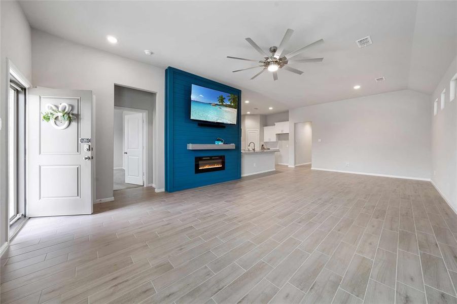 Spacious, unfurnished interior of a new home in Heritage Village, Haltom City (Image 15).