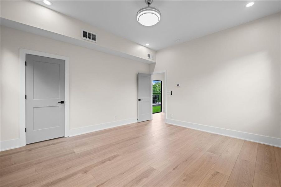 Spacious, unfurnished interior of a new home in , Atlanta (Image 20).