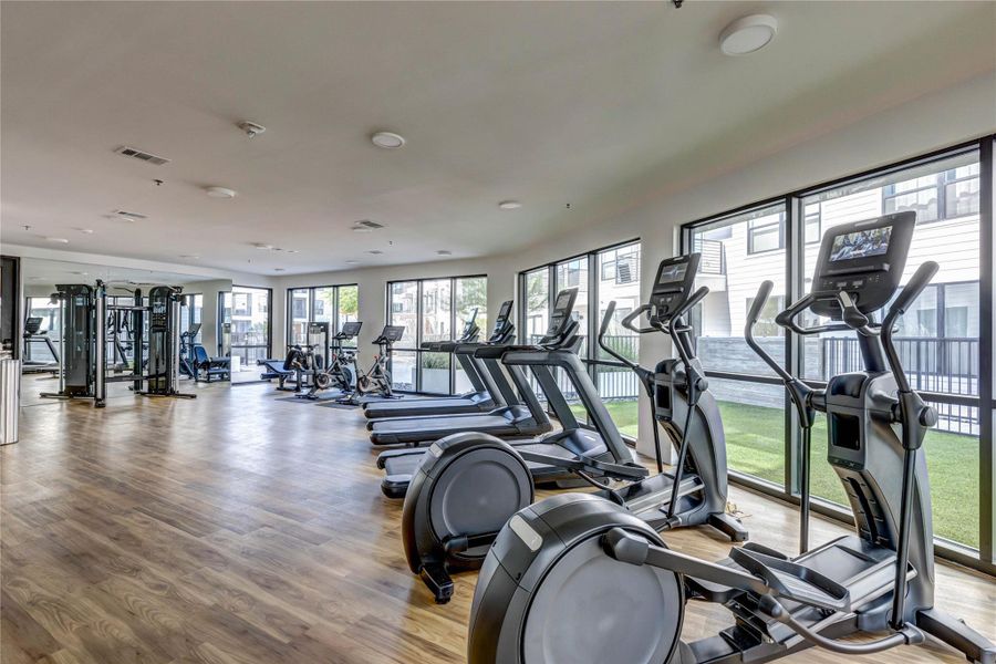 Fully equipped gym with multiple Pelotons