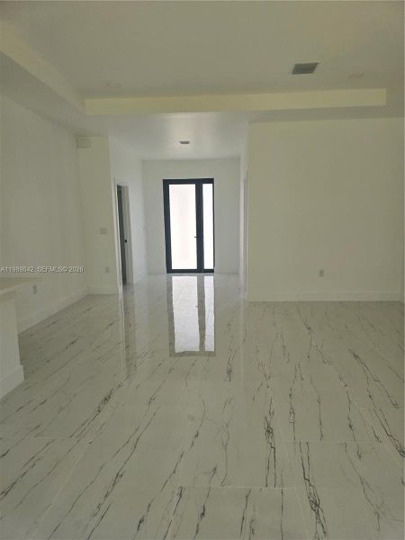 Spacious, unfurnished interior of a new home in , Lehigh Acres (Image 6).