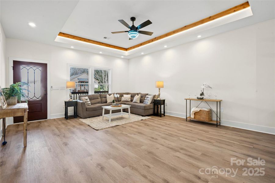 Entrance/Living Room Entrance/Living Room