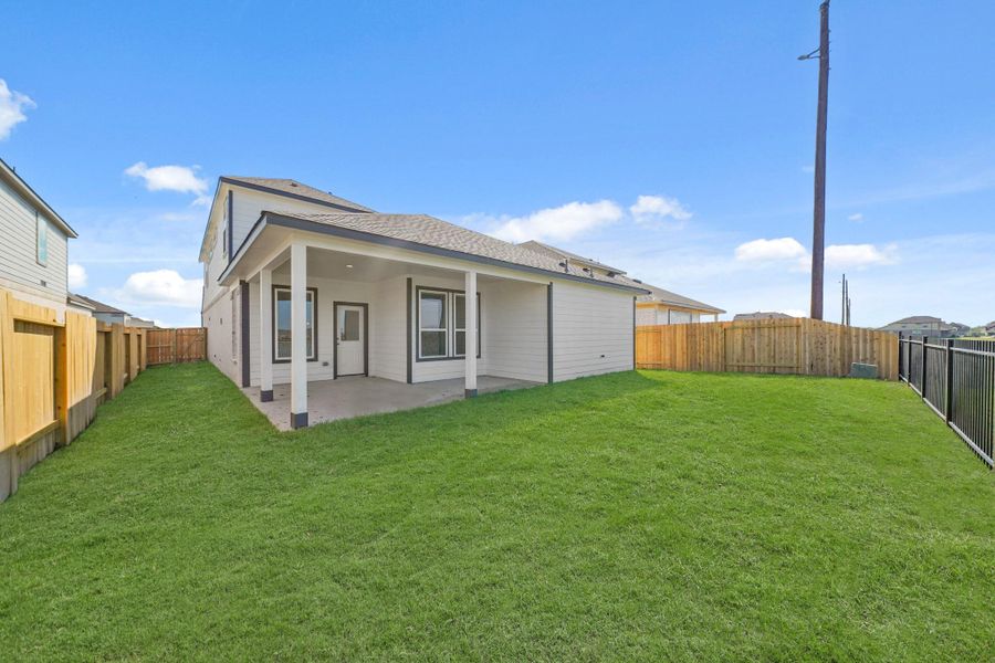 Exterior details and patio area of a home in Huntington Place, Rosharon (Image 3). Exterior details and patio area of a home in Huntington Place, Rosharon (Image 3).