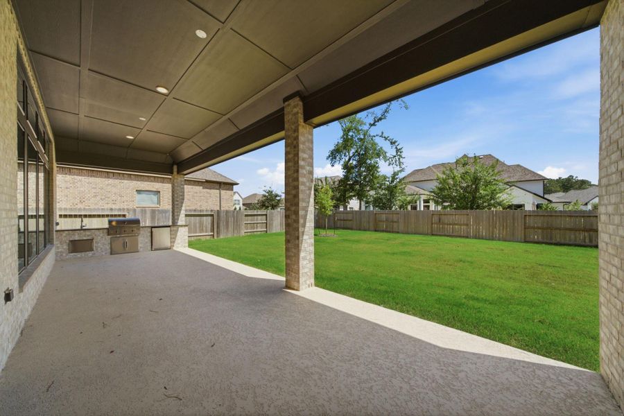 Exterior details and patio area of a home in Artavia 70′, Conroe (Image 28).