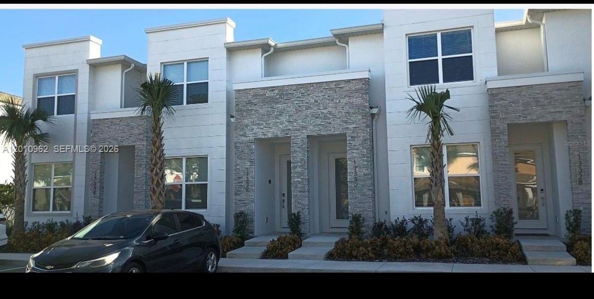 Condo located in Clermont, FL showcasing its design and architecture (Image 1). Condo located in Clermont, FL showcasing its design and architecture (Image 1).