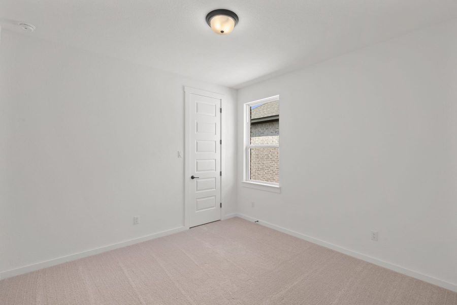 Spacious, unfurnished interior of a new home in Wolf Ranch, Georgetown (Image 46).