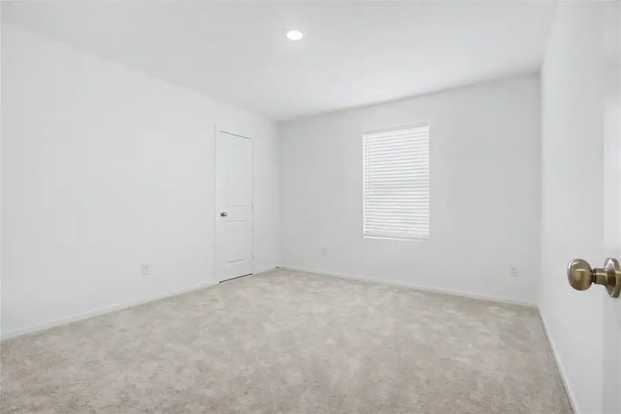 Spacious, unfurnished interior of a new home in Sunterra, Katy (Image 25).