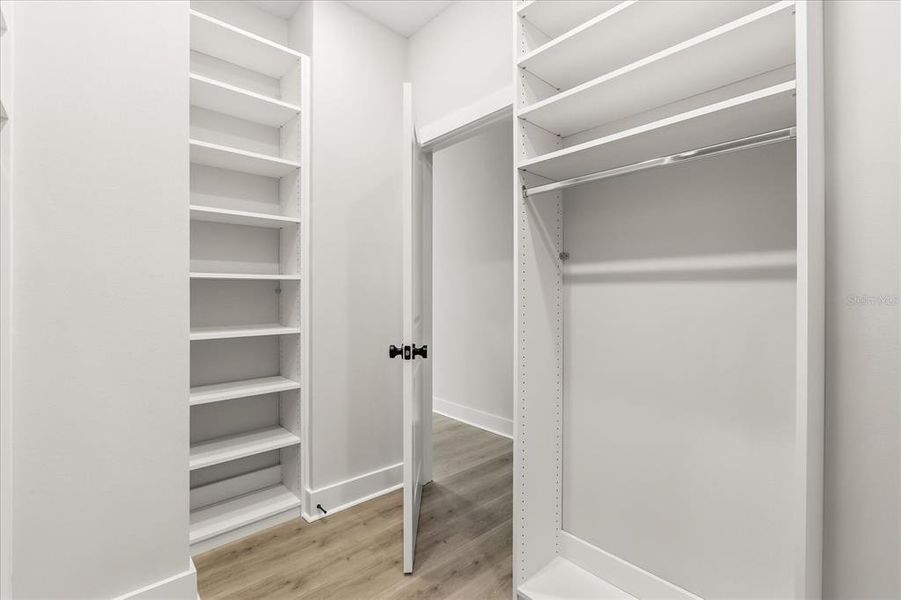 Spacious, unfurnished interior of a new home in , Orlando (Image 27).