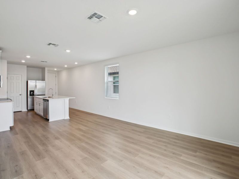 Spacious, unfurnished interior of a new home in Wynnstone - Classic Series, Davenport (Image 8).