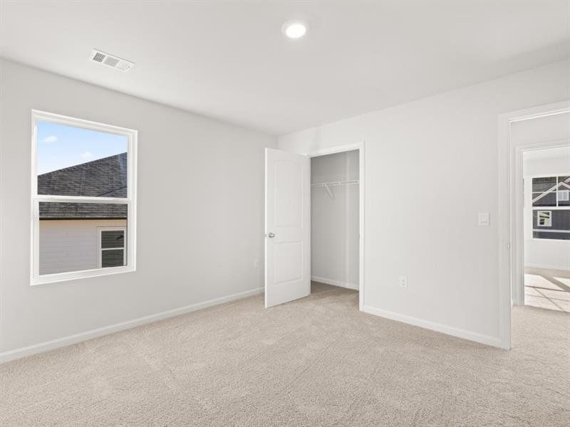 Spacious, unfurnished interior of a new home in Falcon Landing, Gainesville (Image 12).