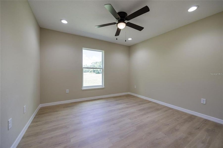 Spacious, unfurnished interior of a new home in , Williston (Image 31).
