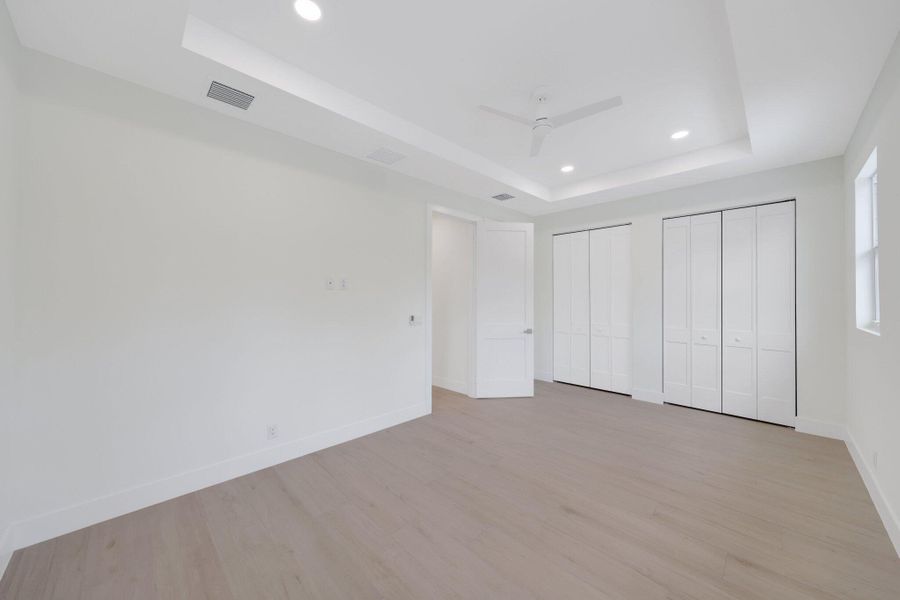 Spacious, unfurnished interior of a new home in , Jupiter (Image 43).