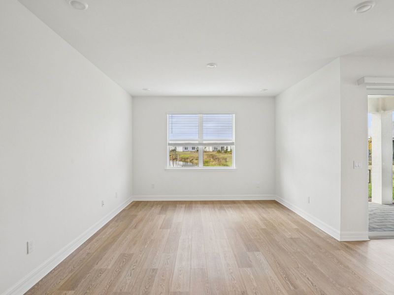 Spacious, unfurnished interior of a new home in Crescent Lakes - Reserve Series, Punta Gorda (Image 12).