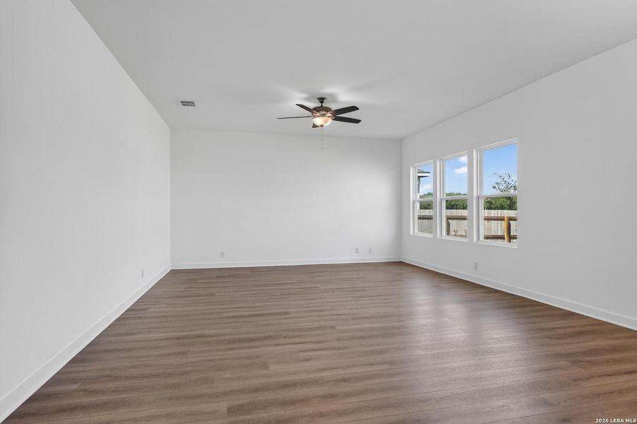 Spacious, unfurnished interior of a new home in Saddlebrook Ranch, Schertz (Image 32).