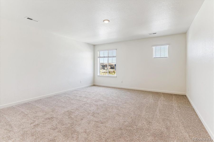 Spacious, unfurnished interior of a new home in Mallard Ridge, Johnstown (Image 13).
