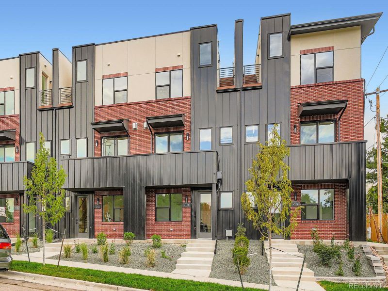 01 Exterior Front.jpg 01 Exterior Front.jpg