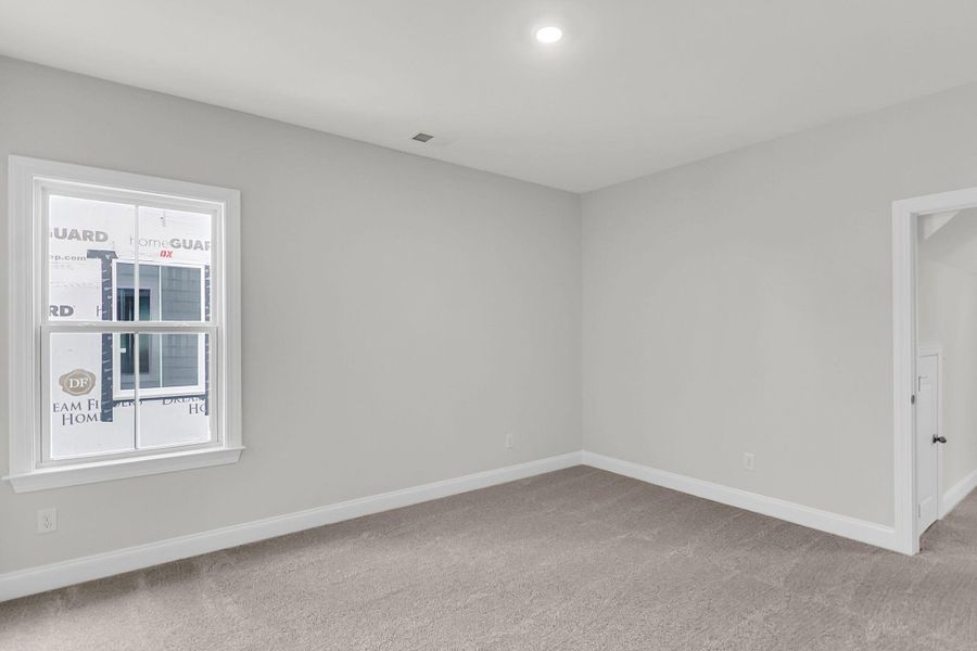 Spacious, unfurnished interior of a new home in Tidewater at Lakes of Cane Bay, Summerville (Image 12).