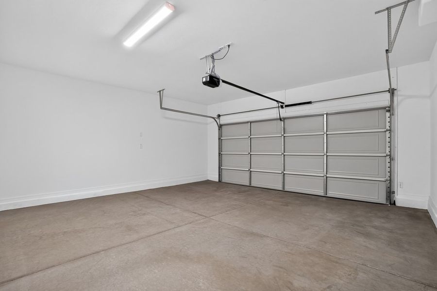 Spacious, unfurnished interior of a new home in Rancho Mercado, Surprise (Image 25).