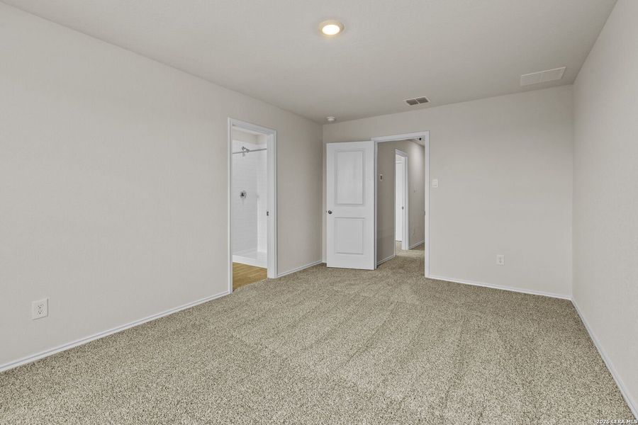 Spacious, unfurnished interior of a new home in Swenson Heights, Seguin (Image 17).