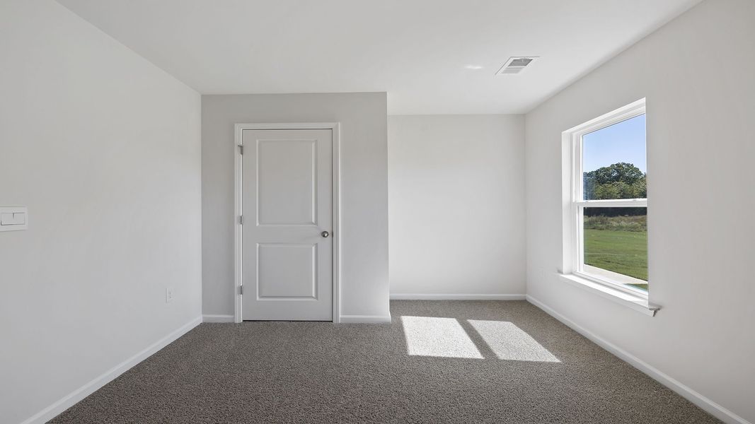 Spacious, unfurnished interior of a new home in Seneca Falls, Seneca (Image 17).