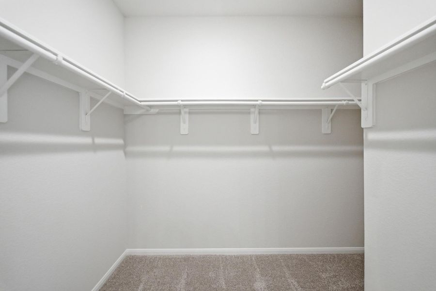 Spacious, unfurnished interior of a new home in Ashland, Texas City (Image 19).
