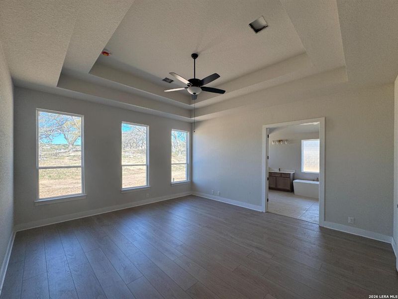 Spacious, unfurnished interior of a new home in Waldsanger, New Braunfels (Image 25).