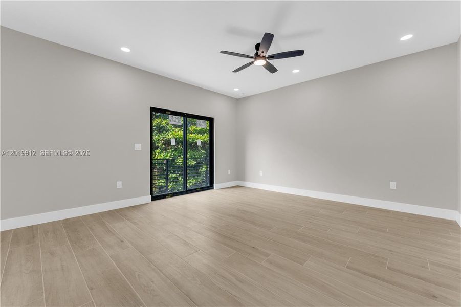 Spacious, unfurnished interior of a new home in , Miami (Image 34).