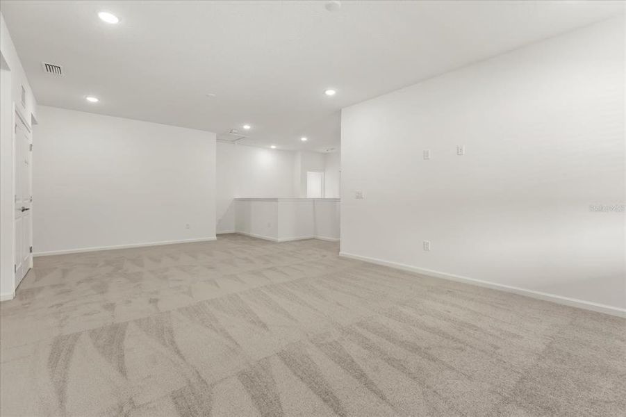 Spacious, unfurnished interior of a new home in , Orlando (Image 49).