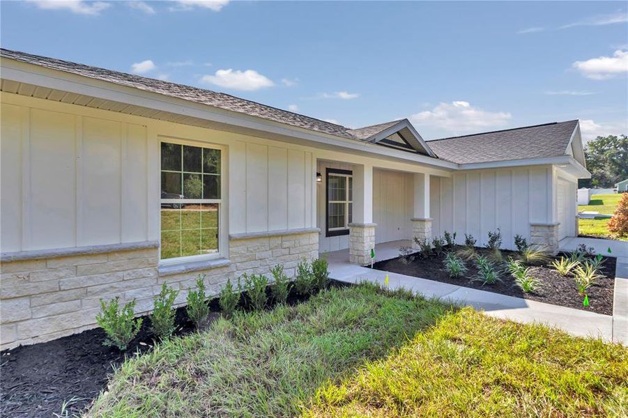 Exterior details and patio area of a home in , Ocala (Image 14).