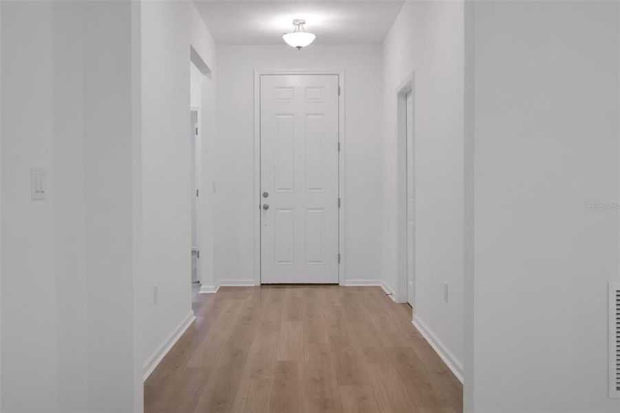 Spacious, unfurnished interior of a new home in Seaport Village, Tavares (Image 27).