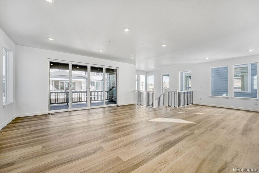 Spacious, unfurnished interior of a new home in Vermilion Creek, Centennial (Image 8).