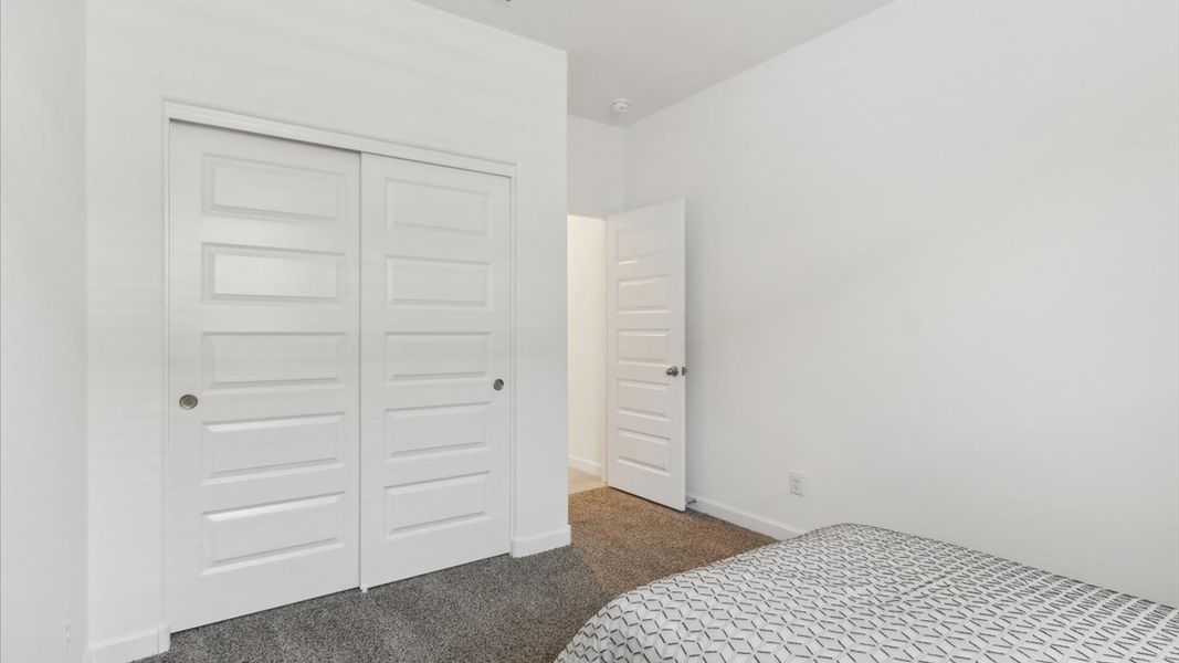 Representative furnished interior of a home built from the Justin by D.R. Horton in Sorrento, Maricopa (Image 31).