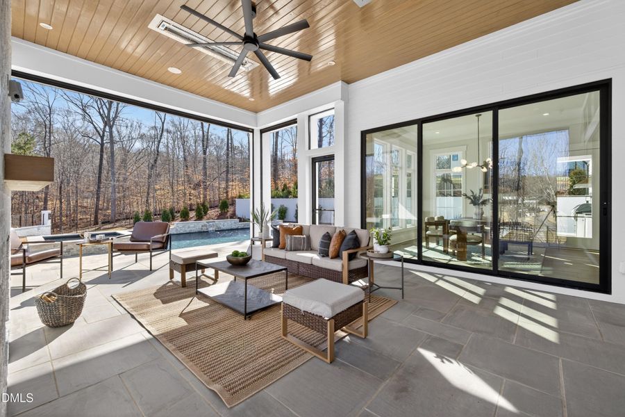 Phantom & Vinyl Screen Porch